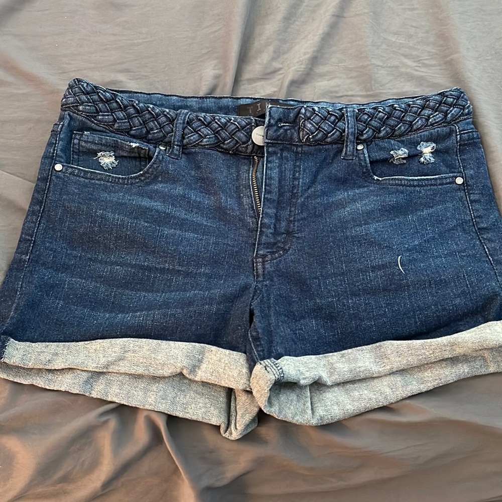 Tinsel brand denim shorts with braided waist band detail. Size 28